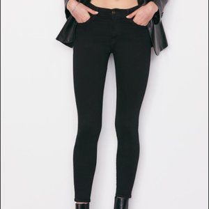 FRAME DENIM Le Skinny de Jeanne Color: Film Noir Size:28